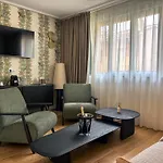 מלון Dali - Restaurant 4*