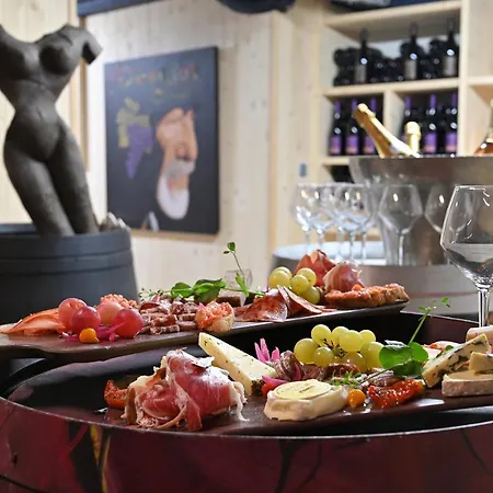 Dali - Restaurant Hotel 4*
